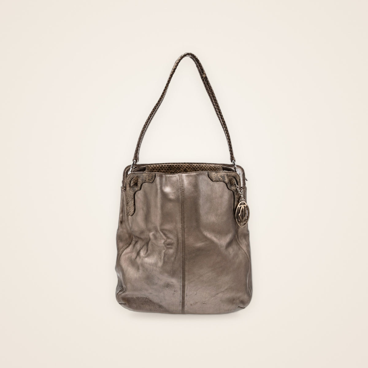 Bolsa Cartier Bucket em Couro Metalizado Bronze