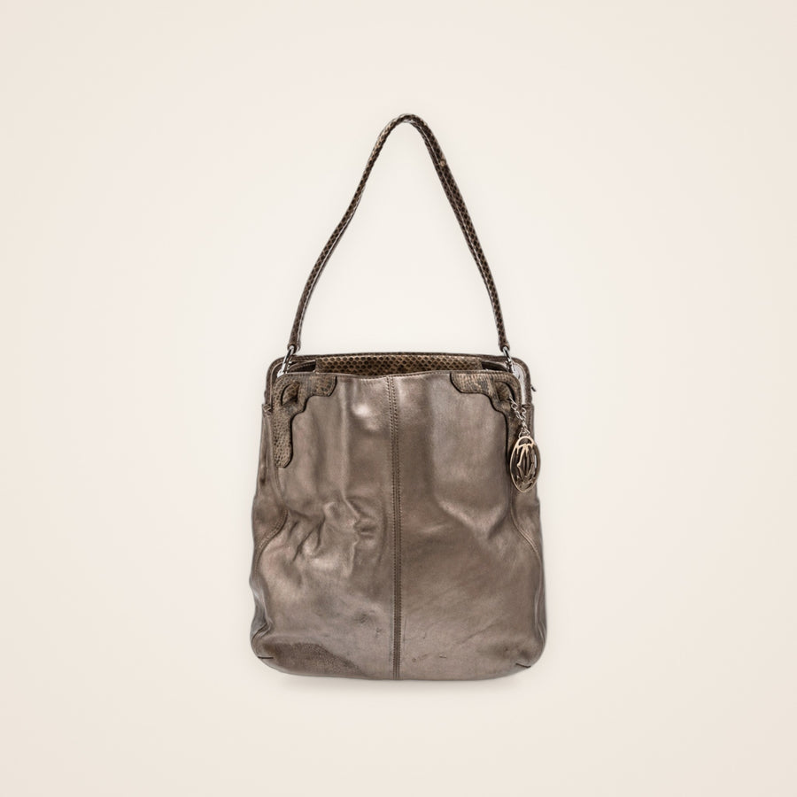 Bolsa Cartier Bucket em Couro Metalizado Bronze