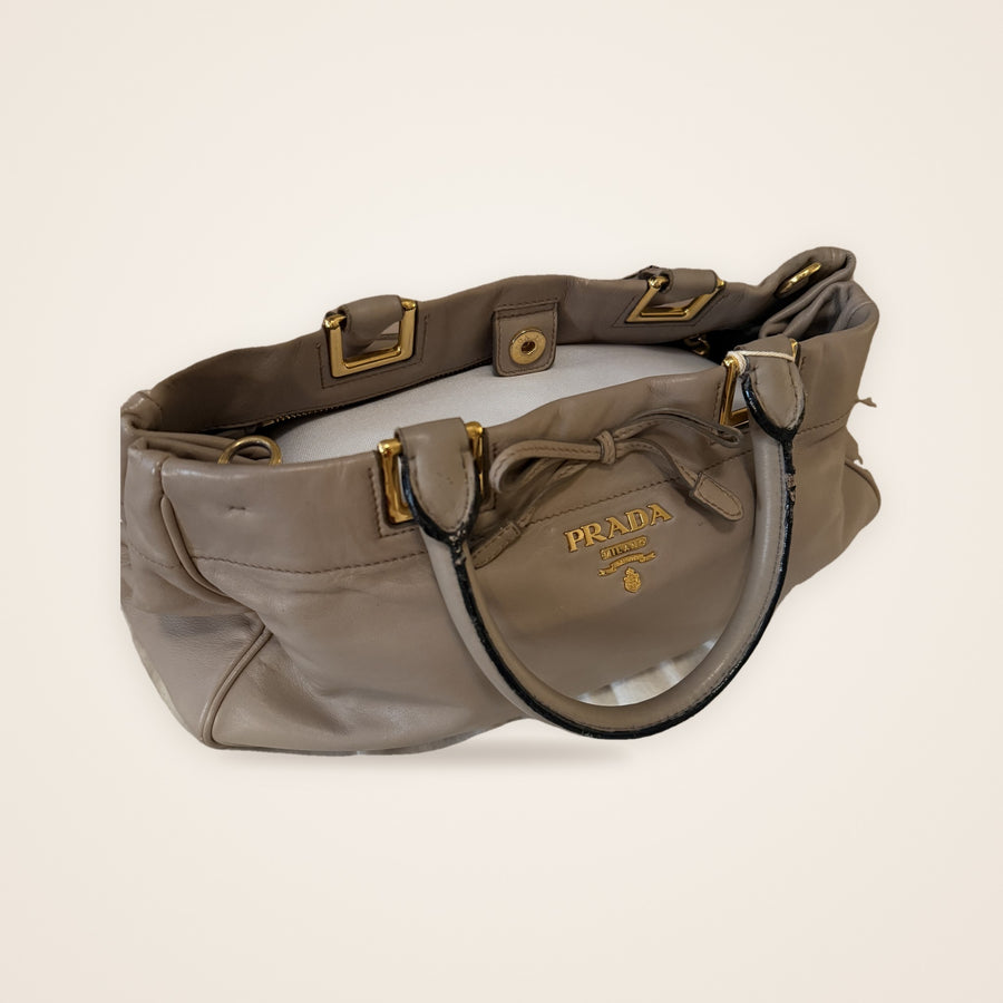 Bolsa Prada Taupe em Couro com Laço